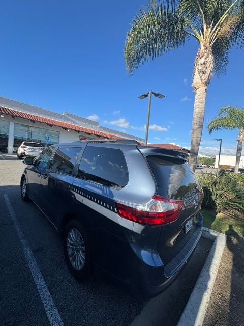2015 Toyota Sienna XLE 8 Passenger