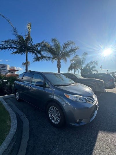 2015 Toyota Sienna XLE 8 Passenger