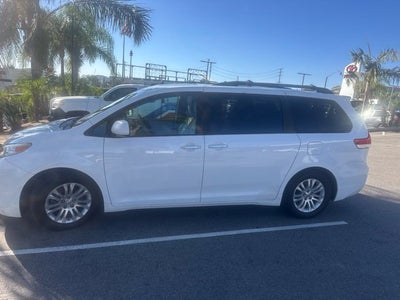 2014 Toyota Sienna XLE 8 Passenger