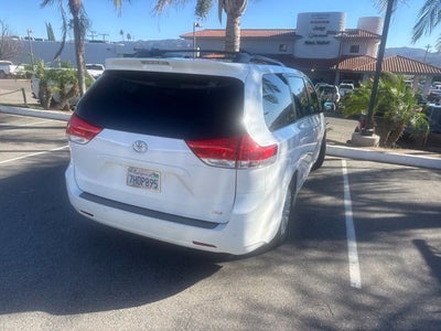 2014 Toyota Sienna XLE 8 Passenger