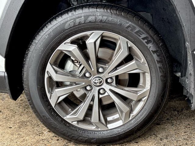 2025 Toyota RAV4 Hybrid XLE Premium