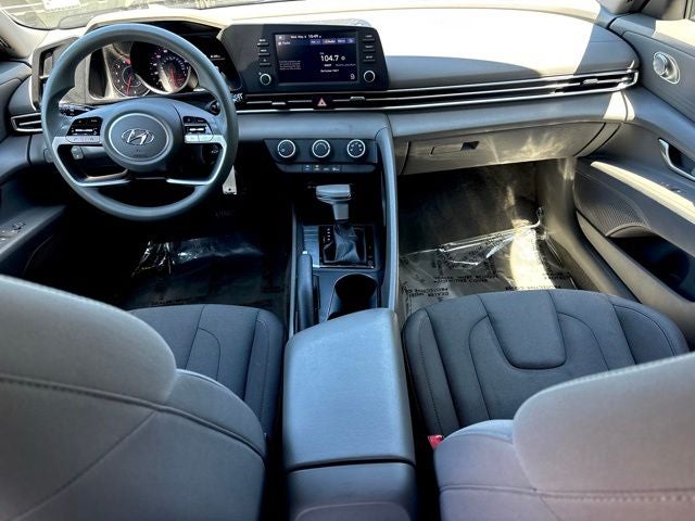 2022 Hyundai Elantra SE