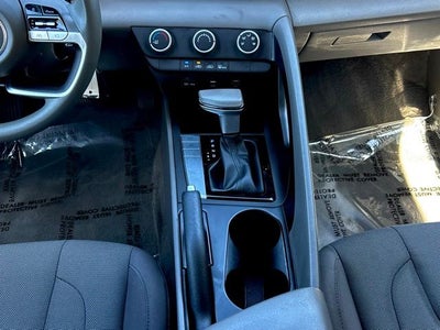 2022 Hyundai Elantra SE
