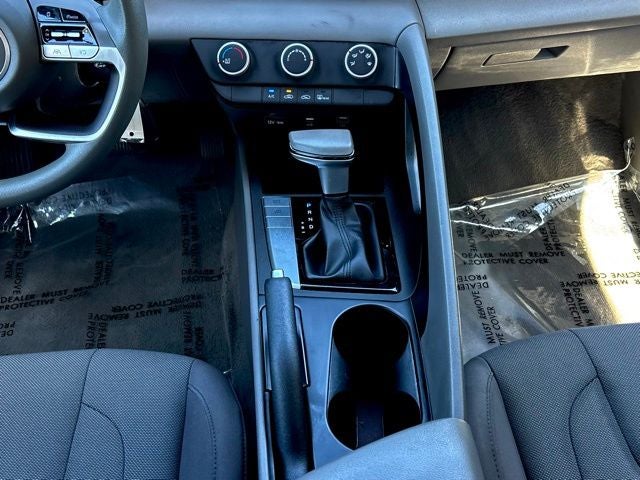 2022 Hyundai Elantra SE