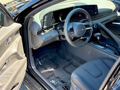 2022 Hyundai Elantra SE
