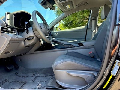 2022 Hyundai Elantra SE