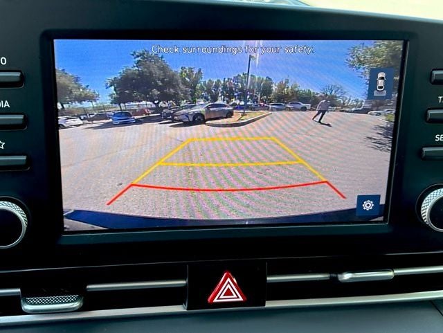 2022 Hyundai Elantra SE
