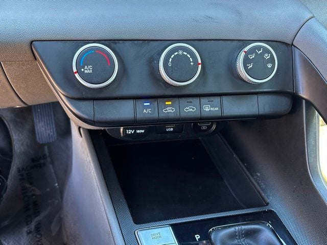 2022 Hyundai Elantra SE