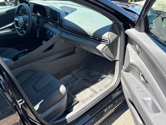 2022 Hyundai Elantra SE