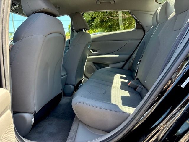 2022 Hyundai Elantra SE