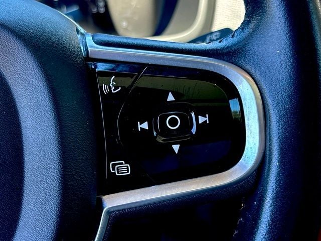 2021 Volvo XC90 T5 Momentum