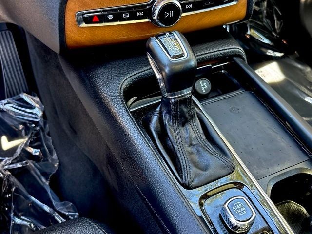 2021 Volvo XC90 T5 Momentum