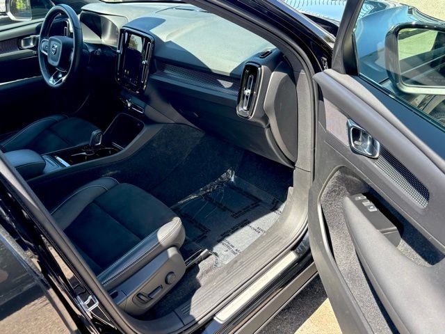 2021 Volvo XC40 Recharge Pure Electric P8